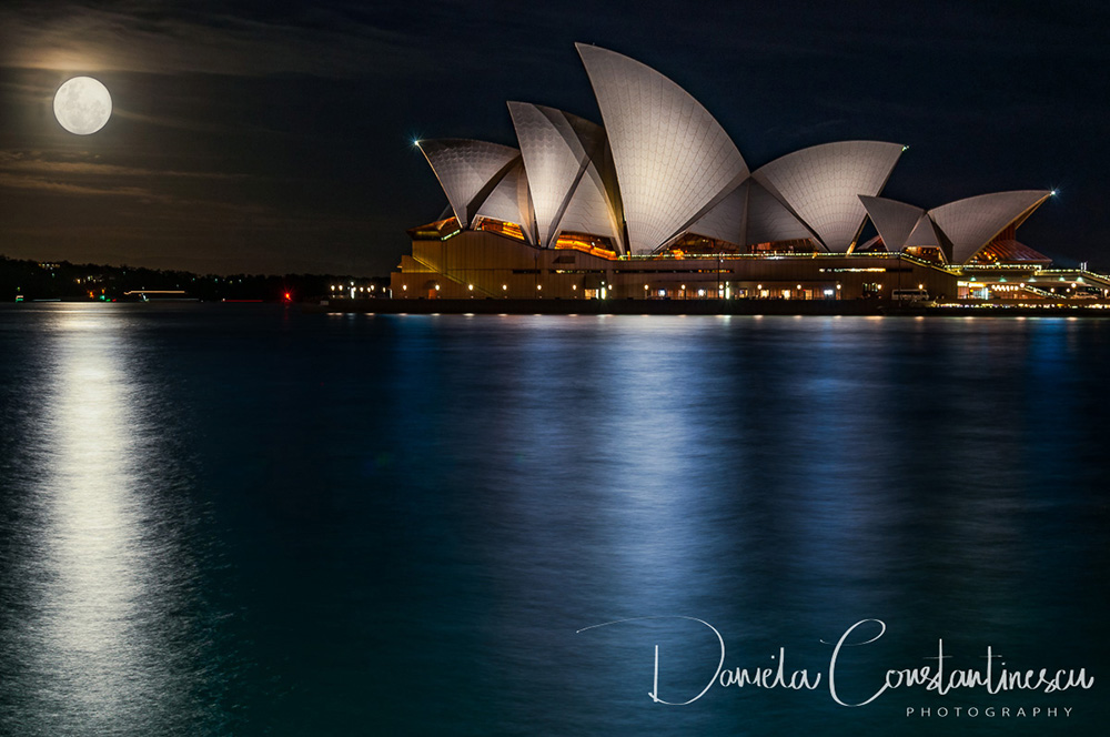 Dazzling Opera House and Supermoon in Sydney